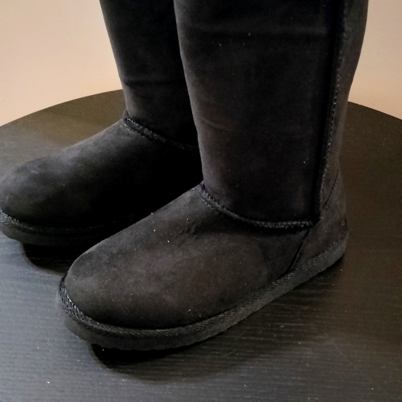 Classic Ugg Inspired Suede Winter Boots Size 1 - Picture 2 of 8
